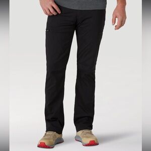 Men’s Wrangler Flex Waist Outdoor Cargo Pant in Black